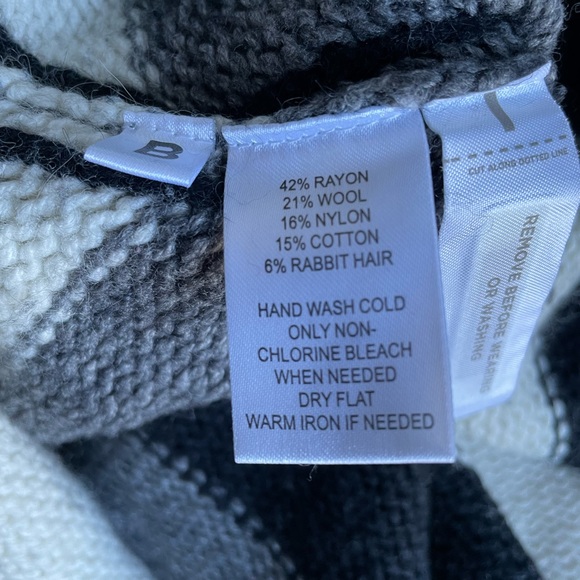 ‼️SALE‼️$25 Like/Bundle/Offer Loft Worn Once Batwing Poncho Sweater - Picture 4 of 7